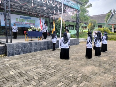 Pengibaran Bendera Hari Guru